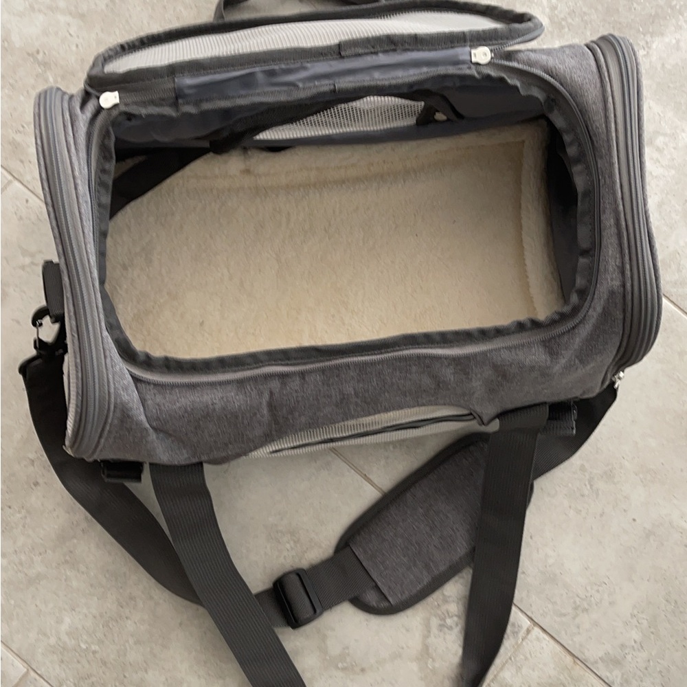 Premium Gray Pet Carrier for Cats - Picture 5 of 10